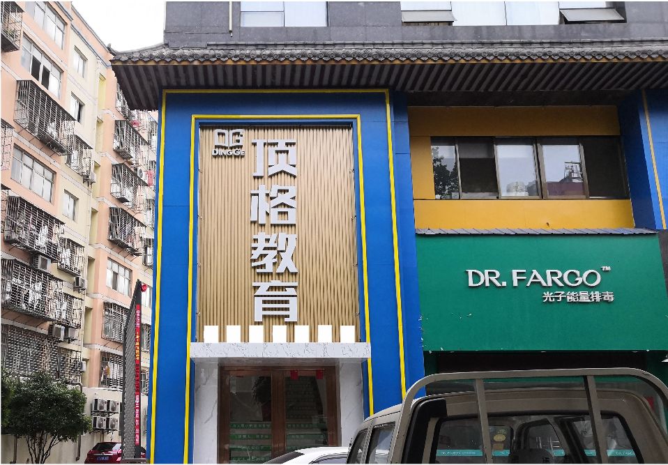 泸州门头设计要符合门店特色。